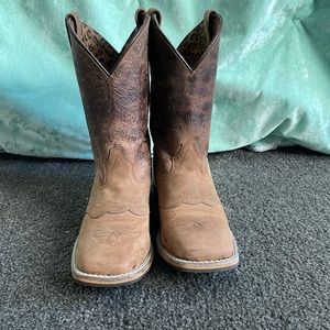 Women’s smoky mountain boots size 9